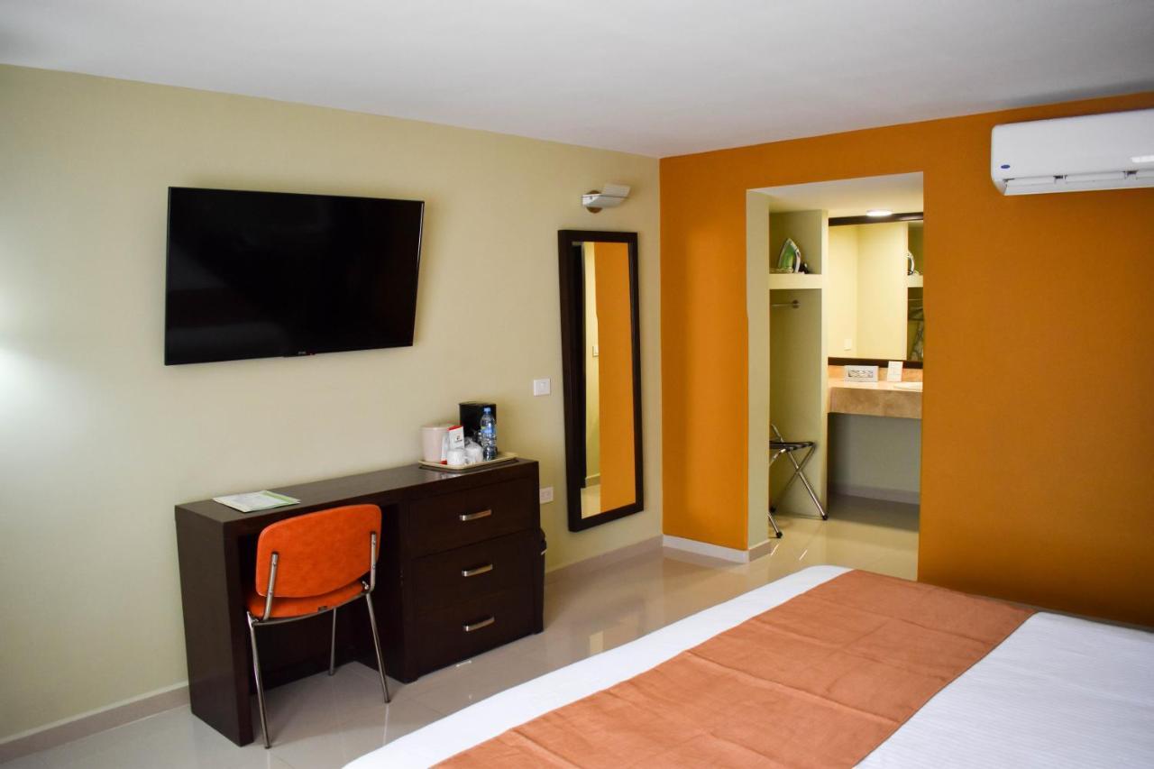 El Camino Hotel & Suites Heroica Caborca 外观 照片