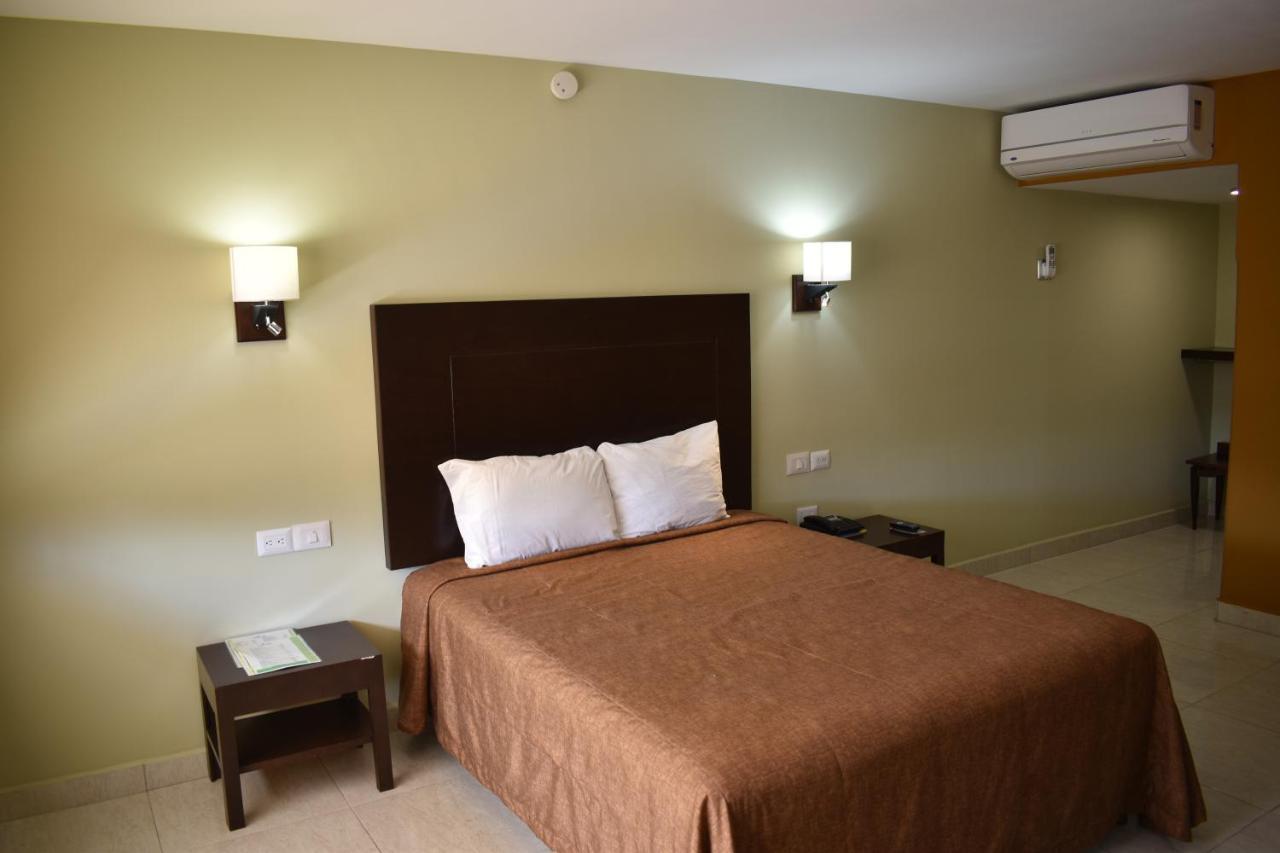 El Camino Hotel & Suites Heroica Caborca 外观 照片